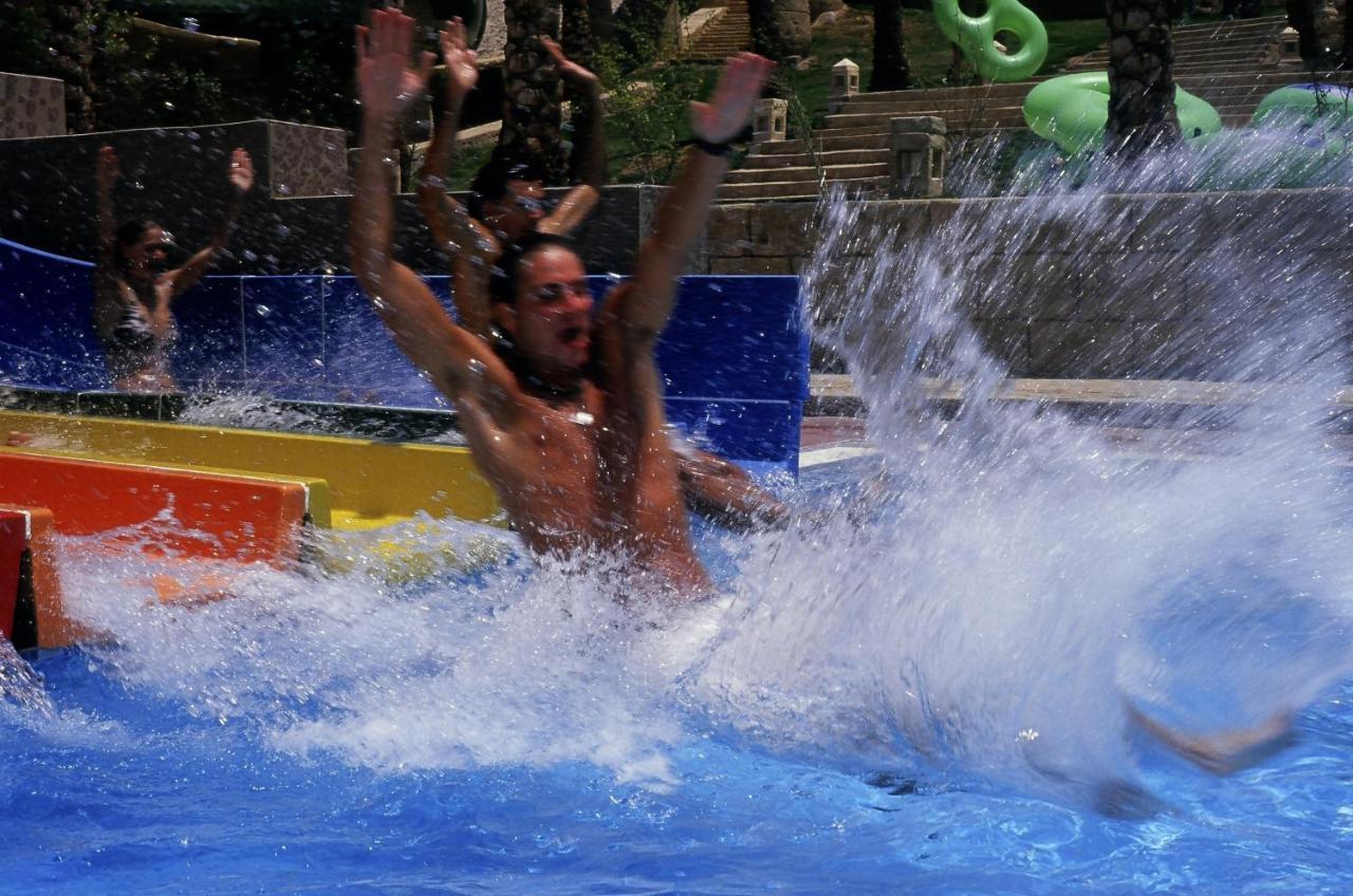 Sharm Dreams Vacation Club - Aqua Park Otel Dış mekan fotoğraf A water slide at Splash Island