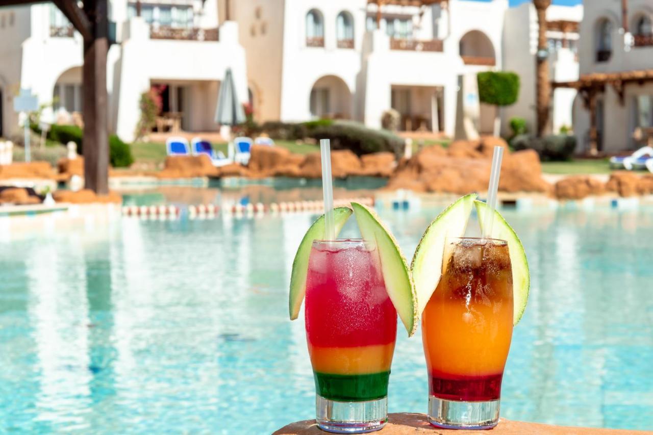 Sharm Dreams Vacation Club - Aqua Park Otel Dış mekan fotoğraf Cocktails at the pool