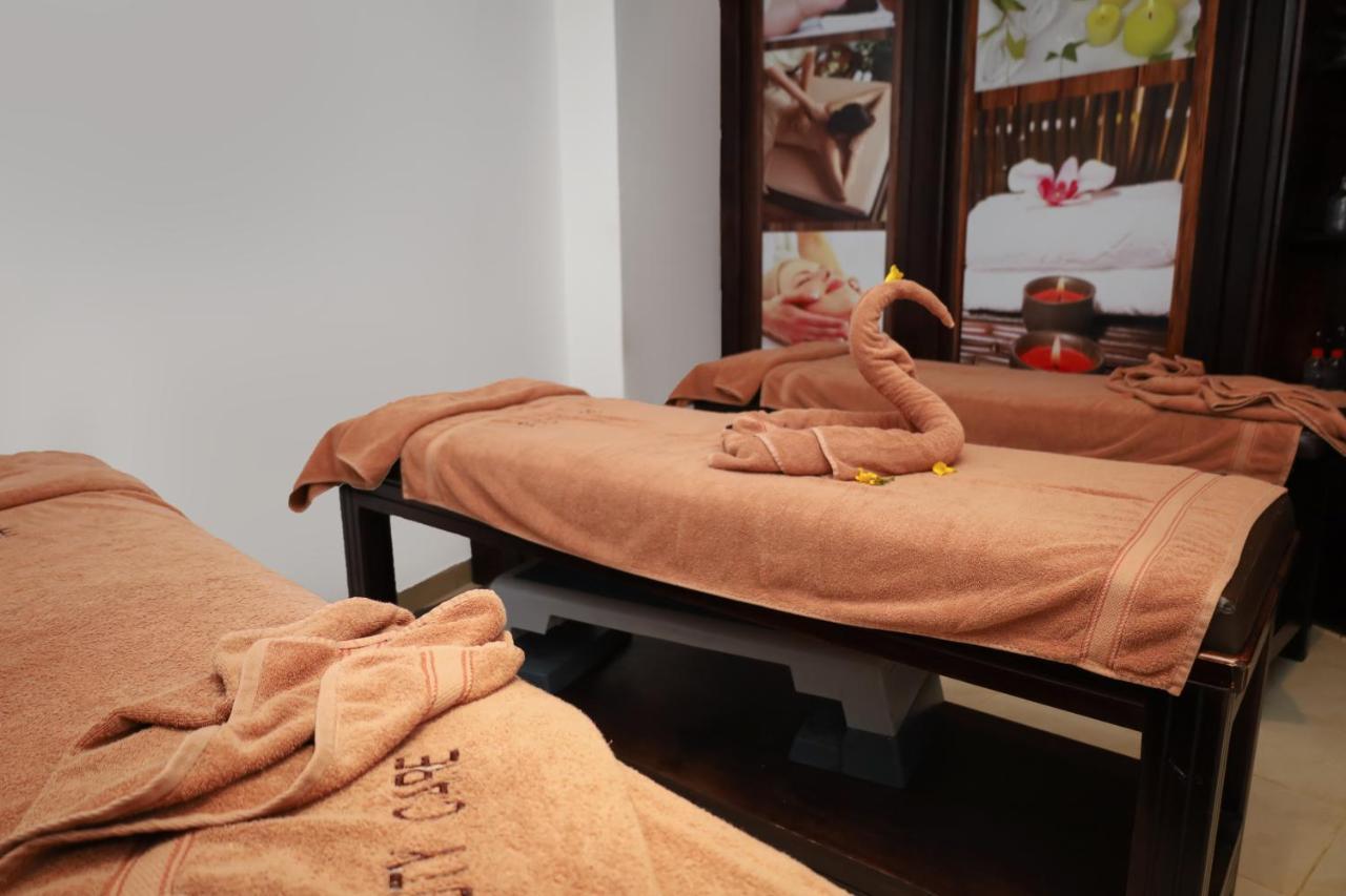 Sharm Dreams Vacation Club - Aqua Park Otel Dış mekan fotoğraf Thai massage beds