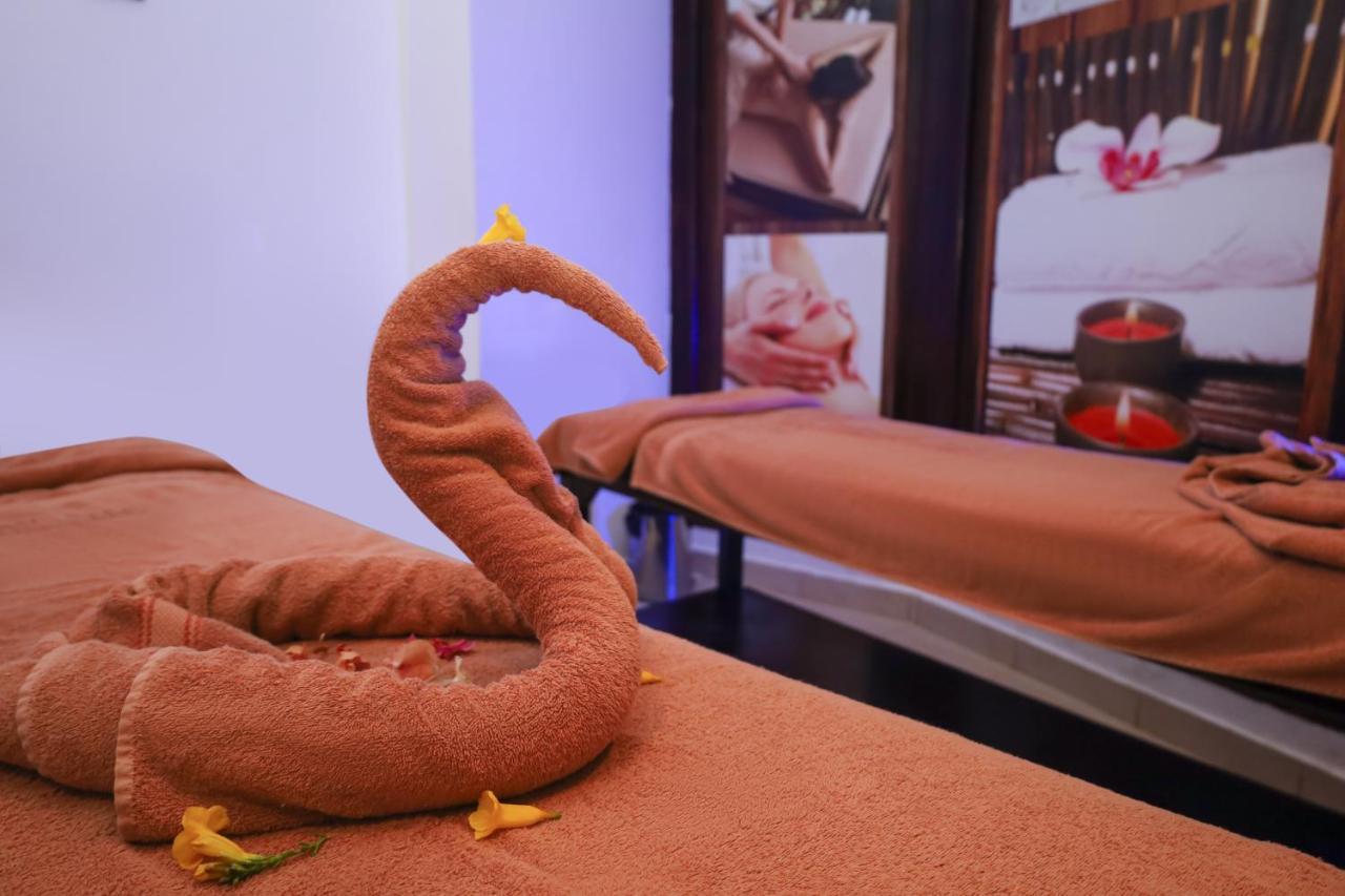 Sharm Dreams Vacation Club - Aqua Park Otel Dış mekan fotoğraf A towel swan