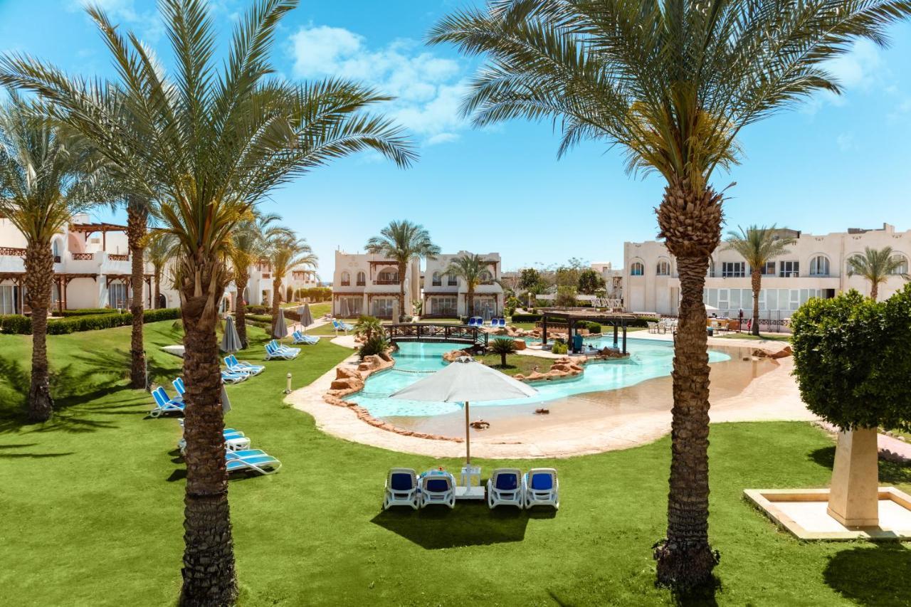 Sharm Dreams Vacation Club - Aqua Park Otel Dış mekan fotoğraf The swimming pool at the resort
